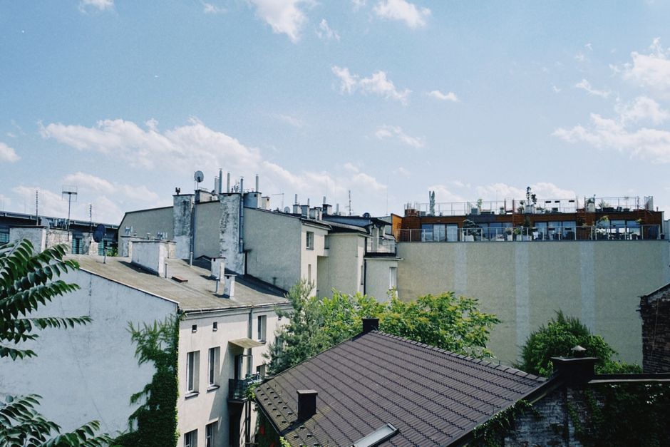 Pogled na krovove stambenih zgrada